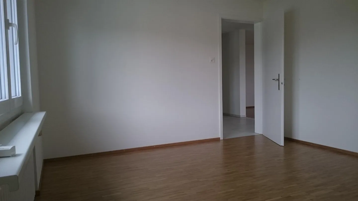 Spacious 3.5-Room Apartment - Photo 6 of 8