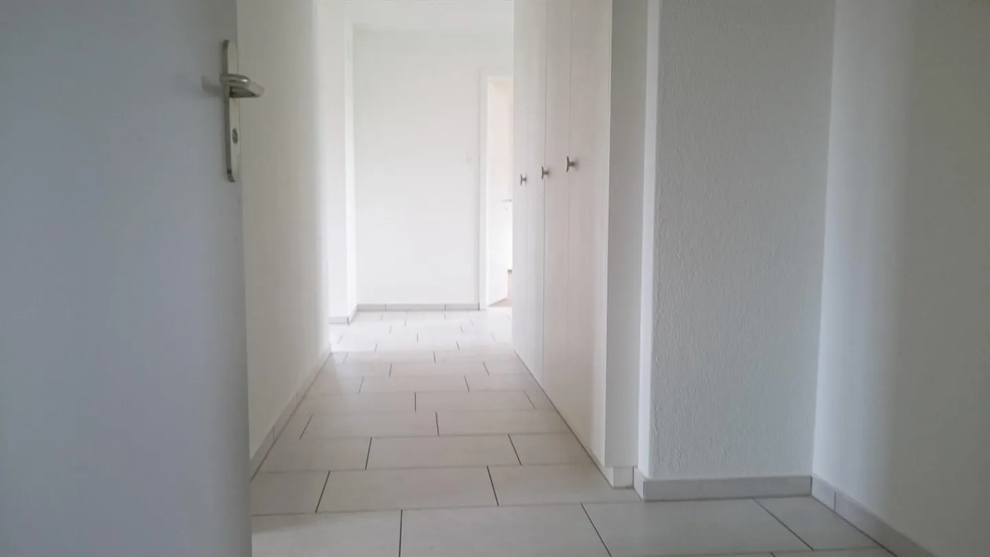 Spacious 3.5-Room Apartment - Photo 7 of 8