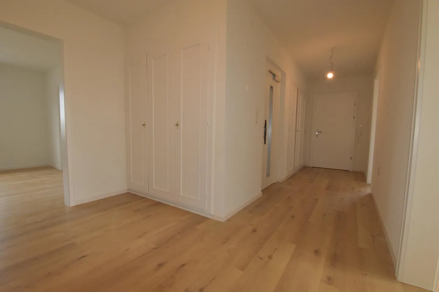 Appartement en attique de 4 pièces dans un emplacement intéressant - Photo 5 sur 13
