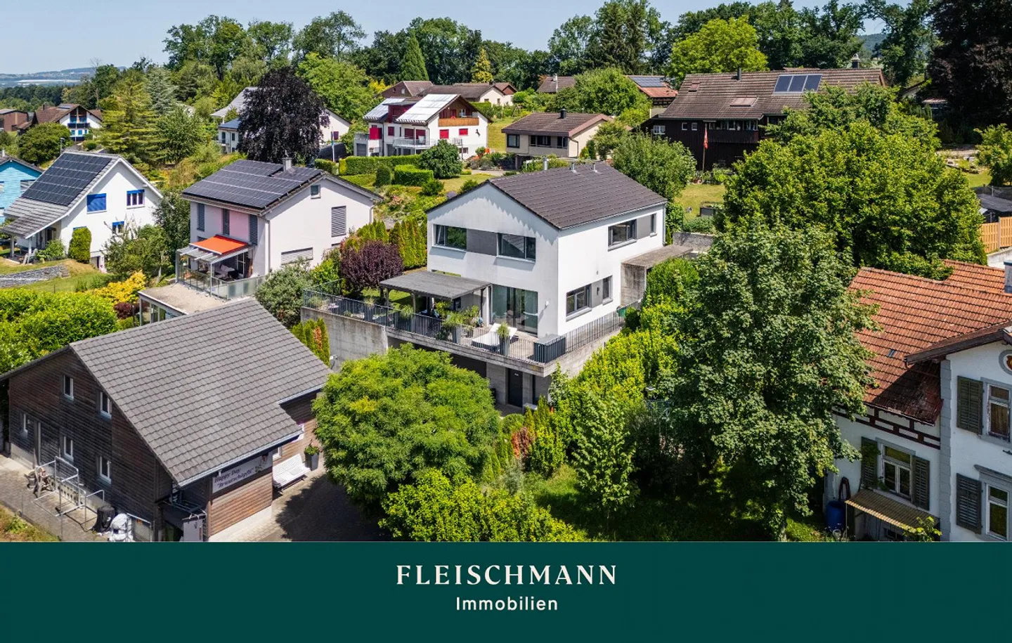 Stilvolles Wohnen mit separatem Ateliergebäude - Foto 1 von 22