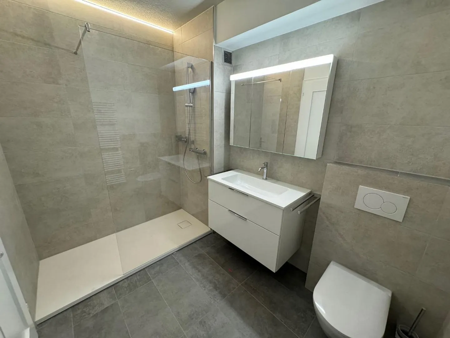 Appartement en attique de 4 pièces dans un emplacement intéressant - Photo 6 sur 13