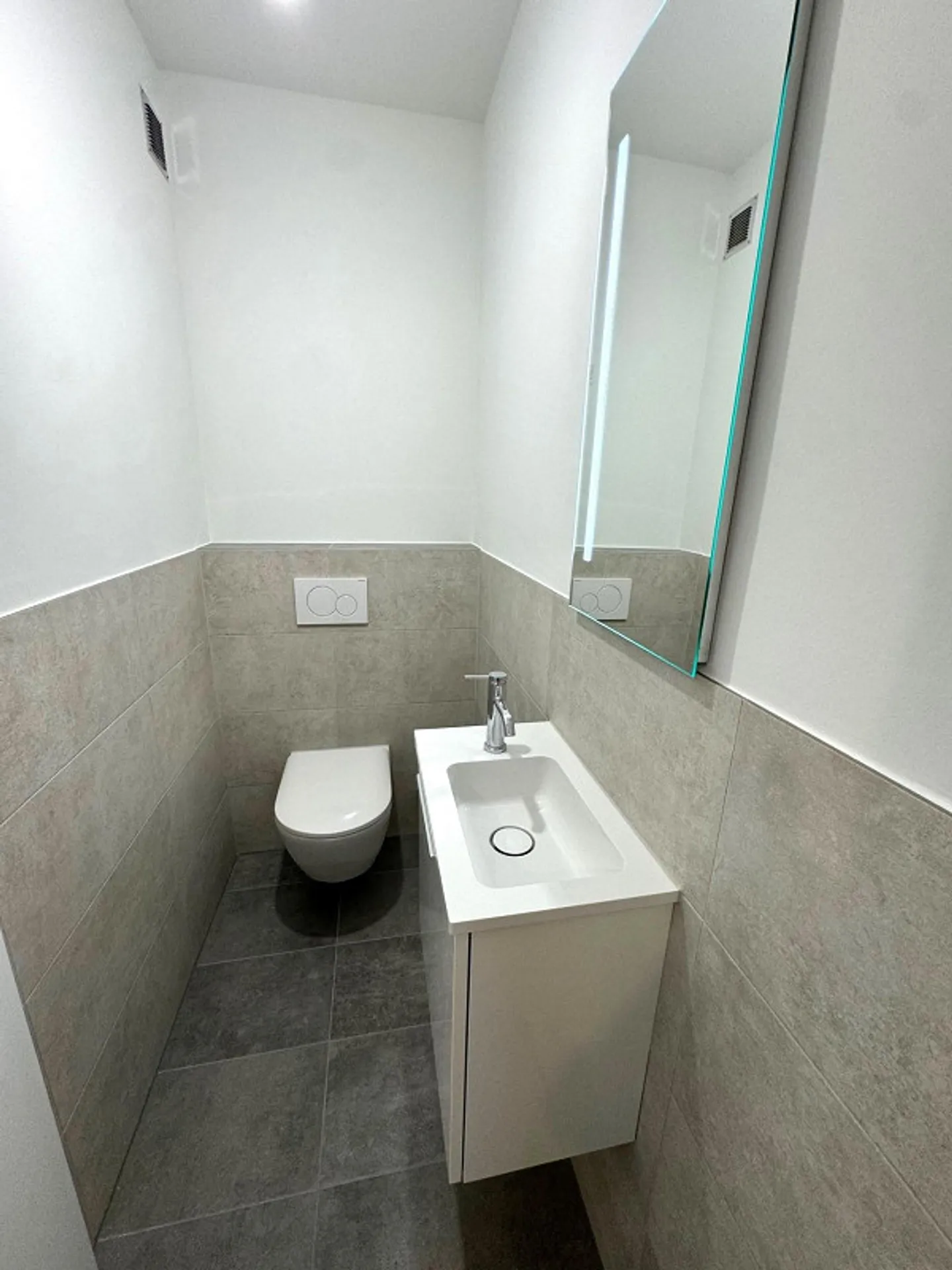 Appartement en attique de 4 pièces dans un emplacement intéressant - Photo 8 sur 13