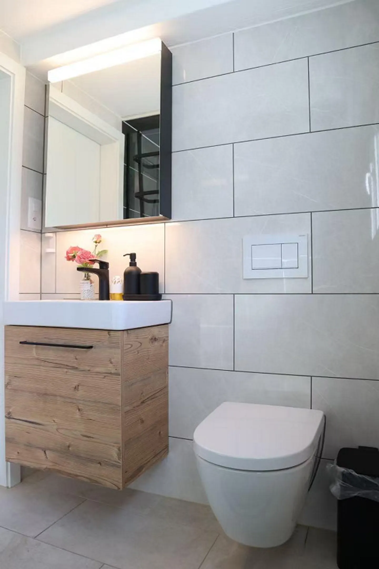 Freshly renovated, furnished 4½-room apartment including parking space - Photo 4 of 15