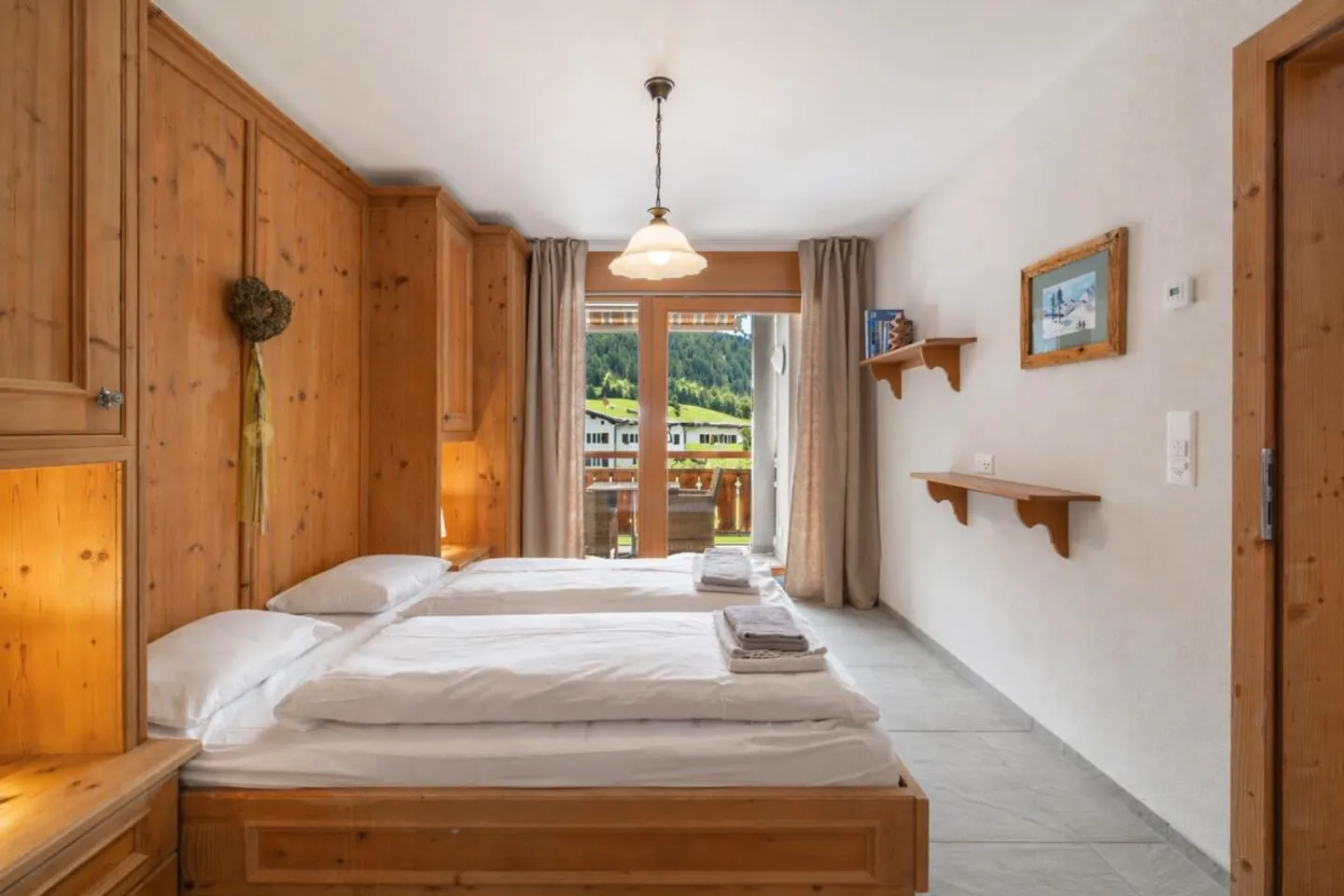 Valbella: Appartamento vacanze con camino in posizione tranquilla - Foto 4 di 6