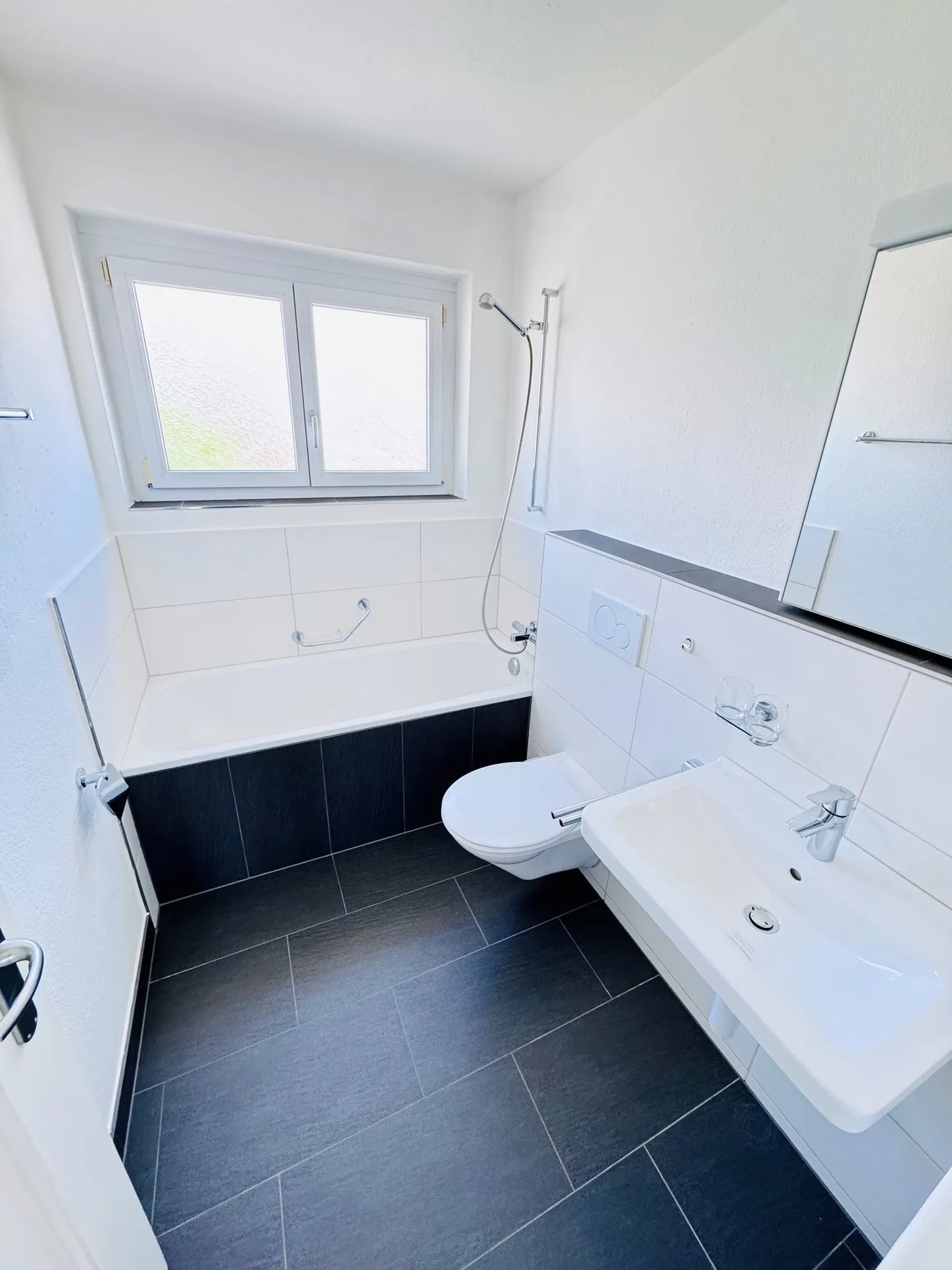 4-Zimmerwohnung mit Balkon / 4. OG mit Lift - Foto 1 von 9