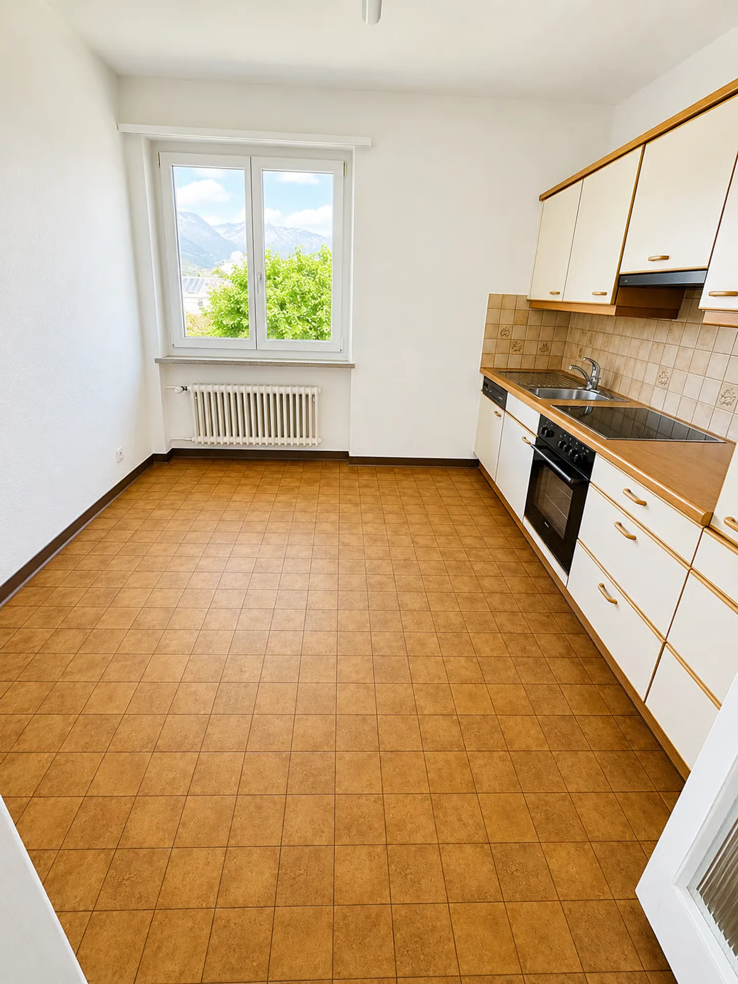 4-Zimmerwohnung mit Balkon / 4. OG mit Lift - Foto 2 von 9