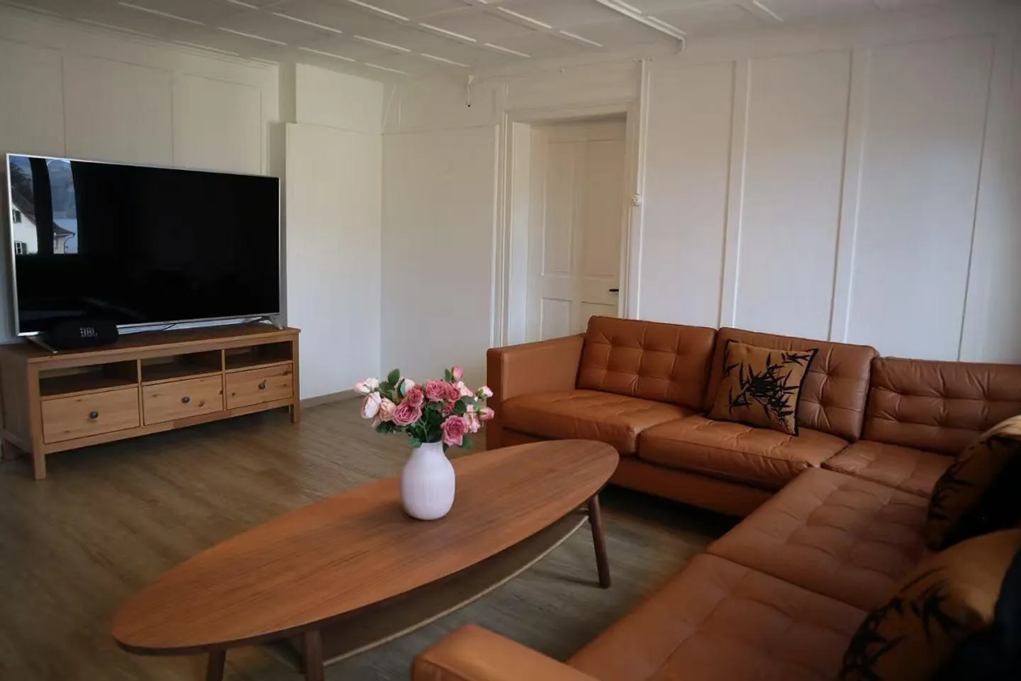 Freshly renovated, furnished 4½-room apartment including parking space - Photo 9 of 15