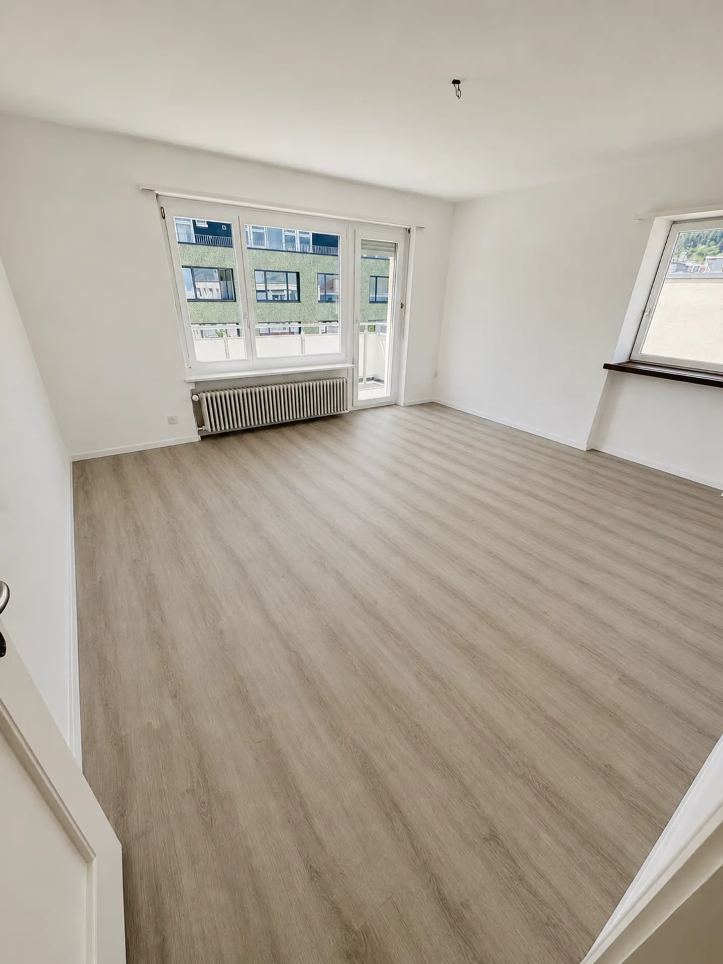 4-Zimmerwohnung mit Balkon / 4. OG mit Lift - Foto 3 von 9