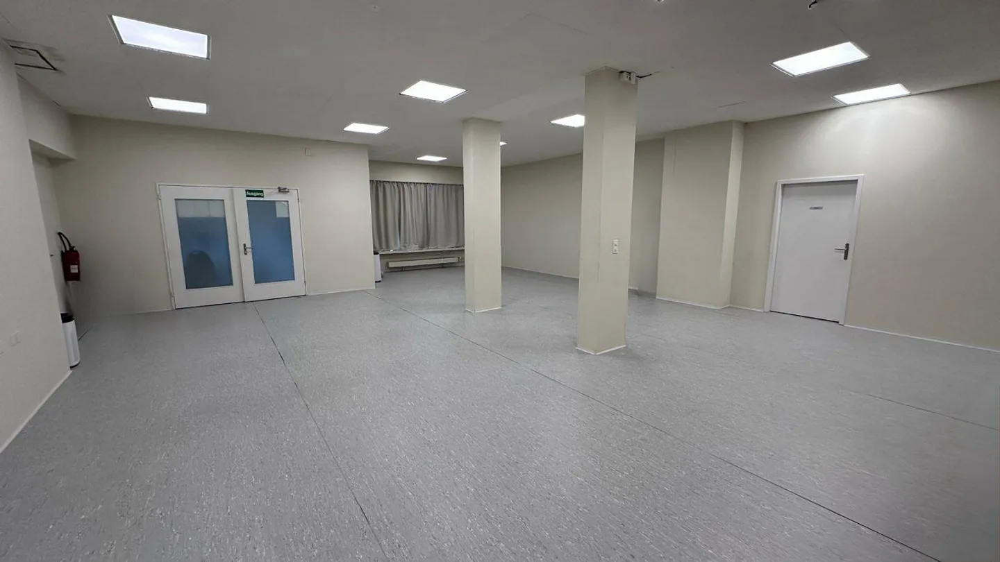 Bureau/atelier spacieux et/ou locaux de vente au Wasgenring - Photo 2 sur 6