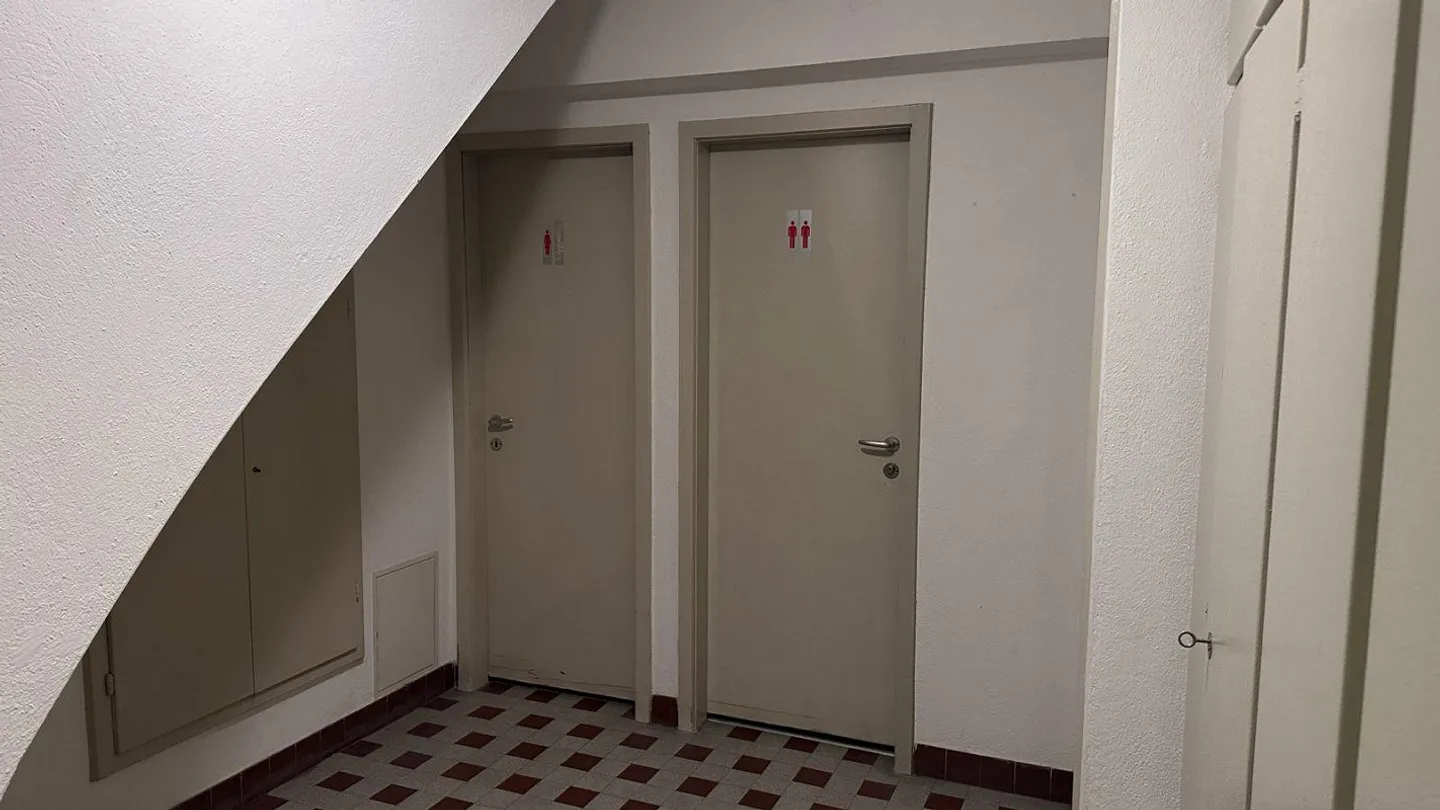 Bureau/atelier spacieux et/ou locaux de vente au Wasgenring - Photo 5 sur 6