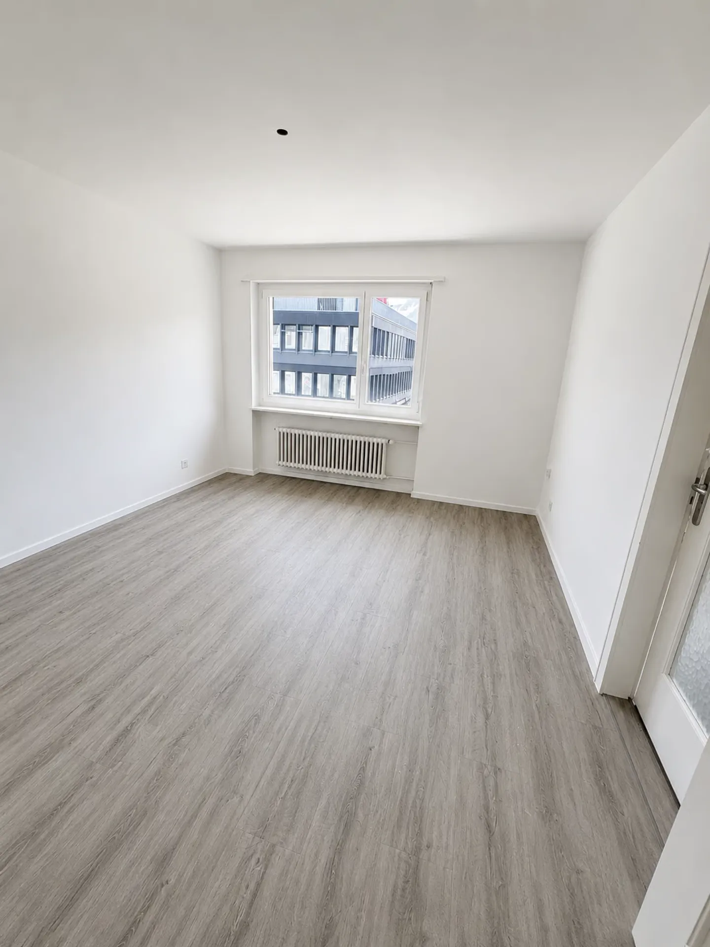 4-Zimmerwohnung mit Balkon / 4. OG mit Lift - Foto 7 von 9