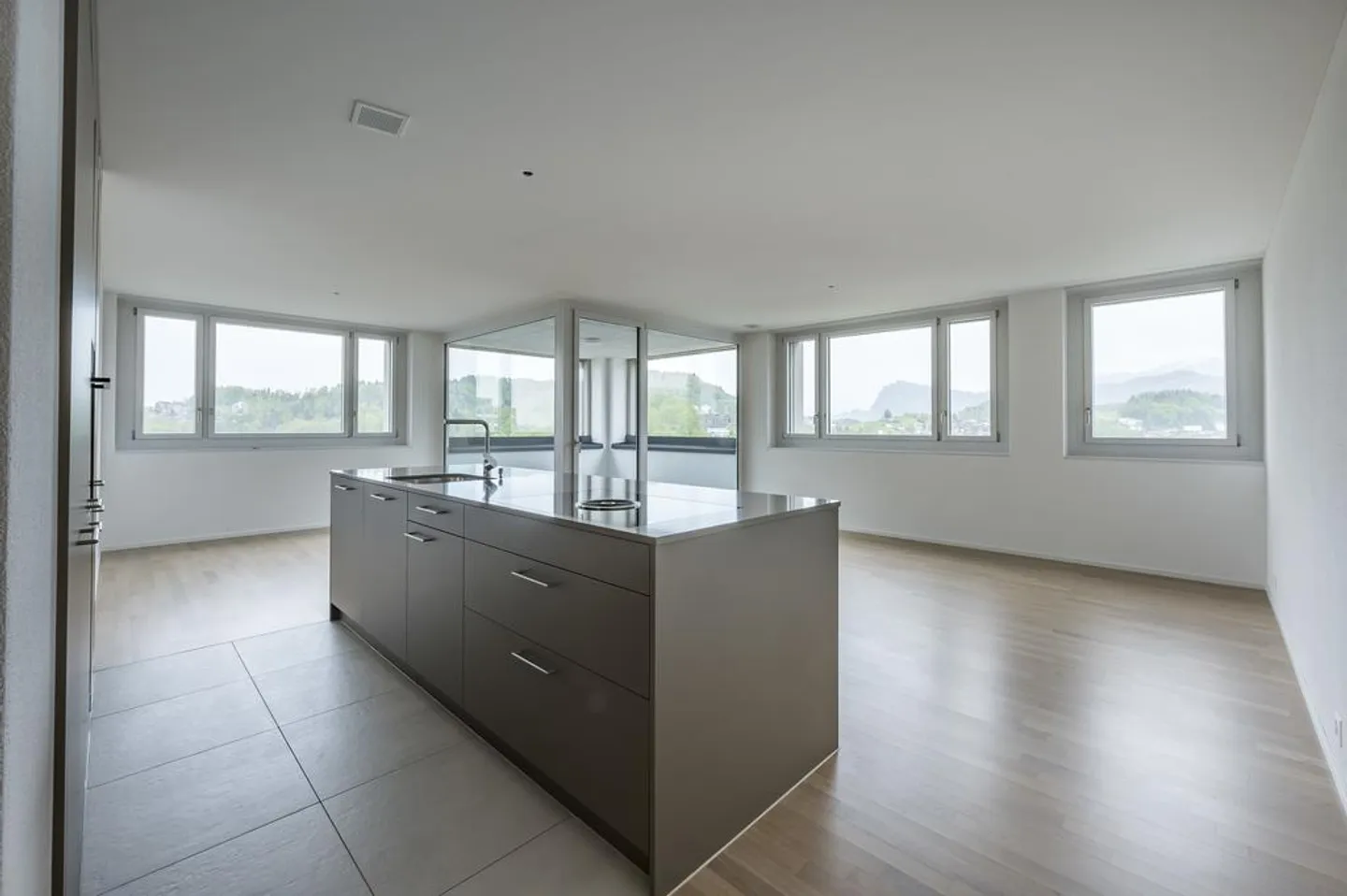 Spazioso appartamento di 3.5 locali con vista - Foto 1 di 10