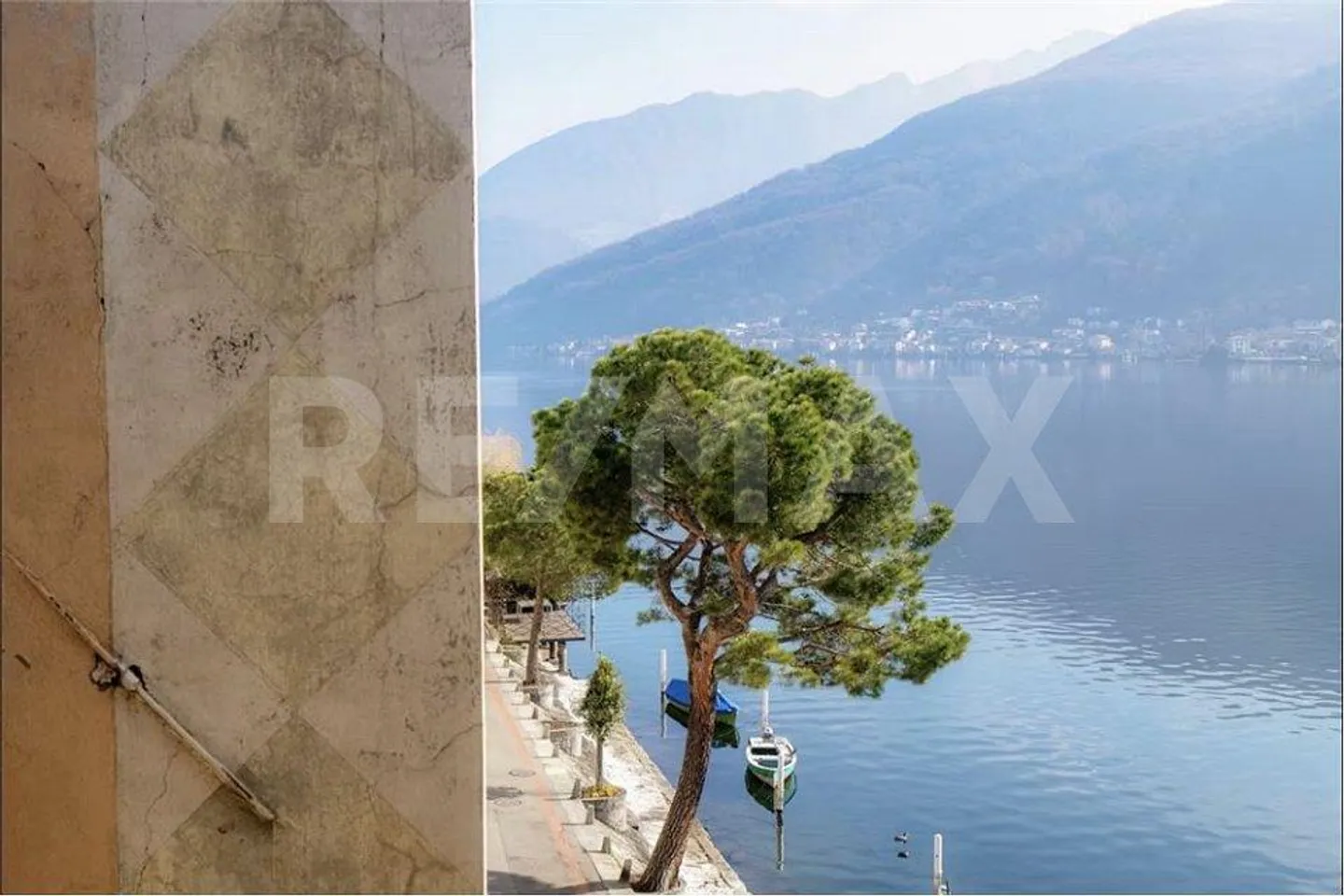 Elegant furnished maisonette of 1½ rooms with lake view in Morcote - Photo 1 of 13
