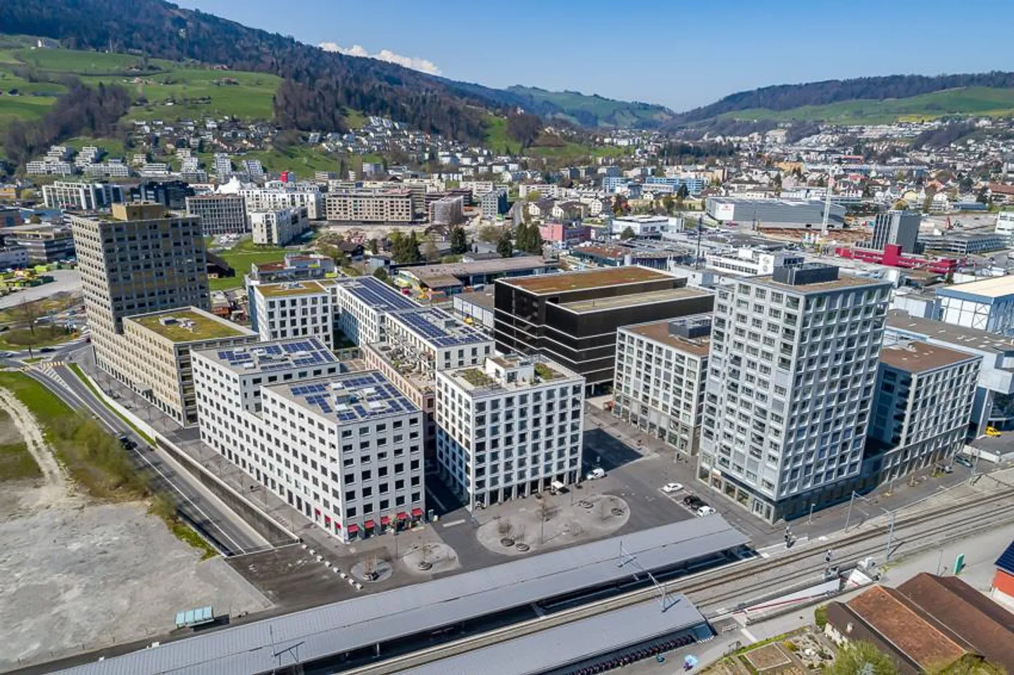 Spazioso appartamento di 3.5 locali con vista - Foto 9 di 10