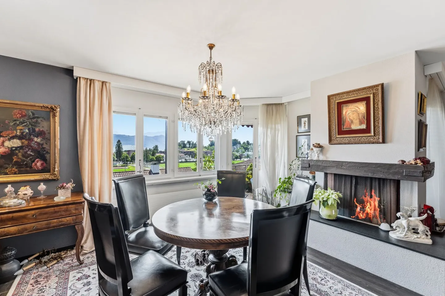 Casa bifamiliare versatile con potenziale in una zona residenziale ambita di Meggen - Foto 1 di 8
