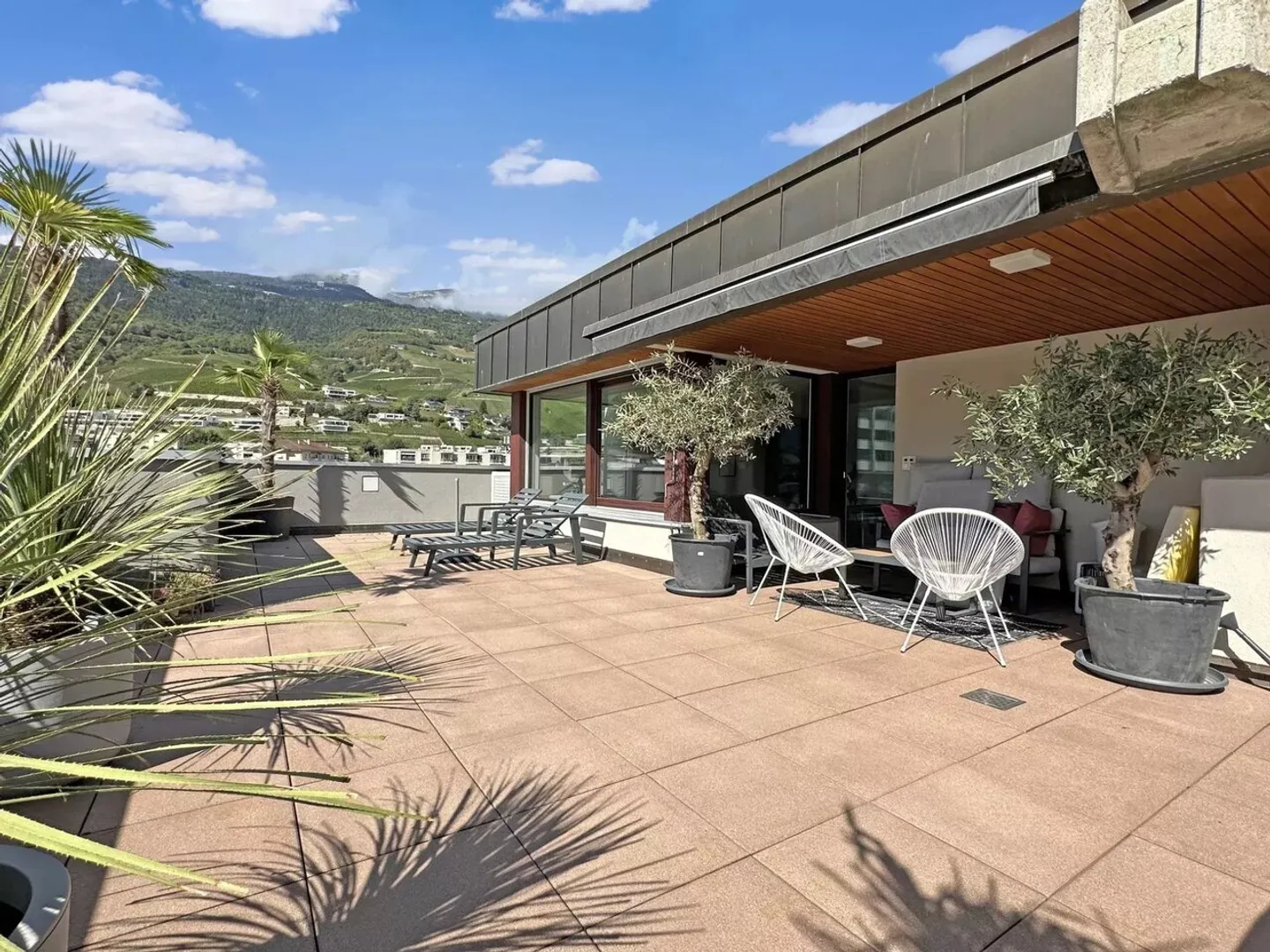 Magnificent and prestigious penthouse ideally located - Photo 2 of 10