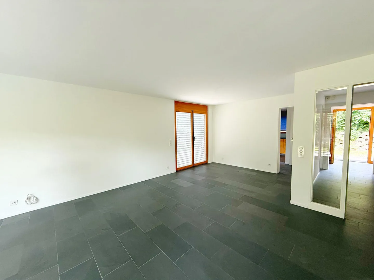 Quietly located single-family house with garden in Arlesheim - Photo 3 of 10