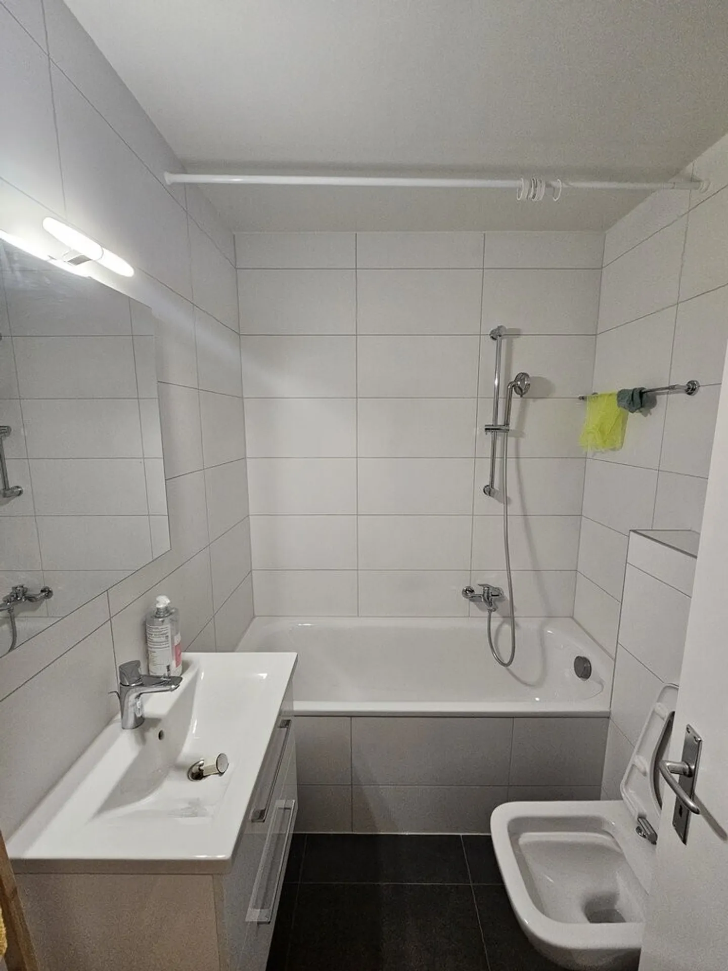 Appartement rénové au rez-de-chaussée - Photo 4 sur 5