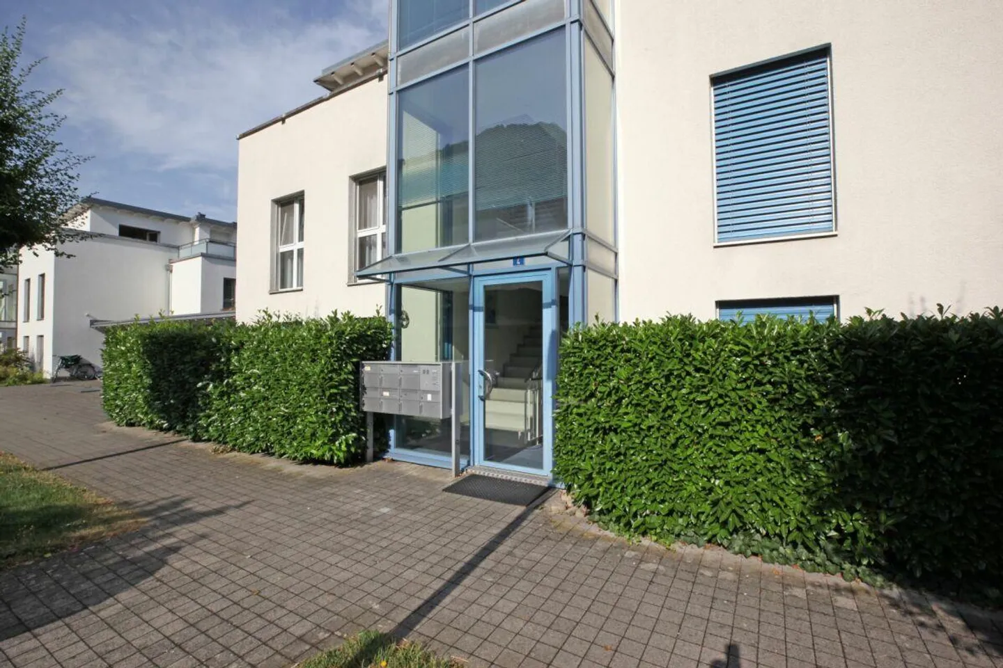 Appartement en attique 5.5 pièces avec grande terrasse et vue sur les montagnes - Photo 3 sur 13