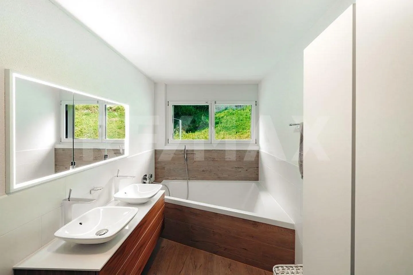 Vivre avec un rendement supplémentaire – maison familiale jumelée exclusive avec... - Photo 12 sur 13