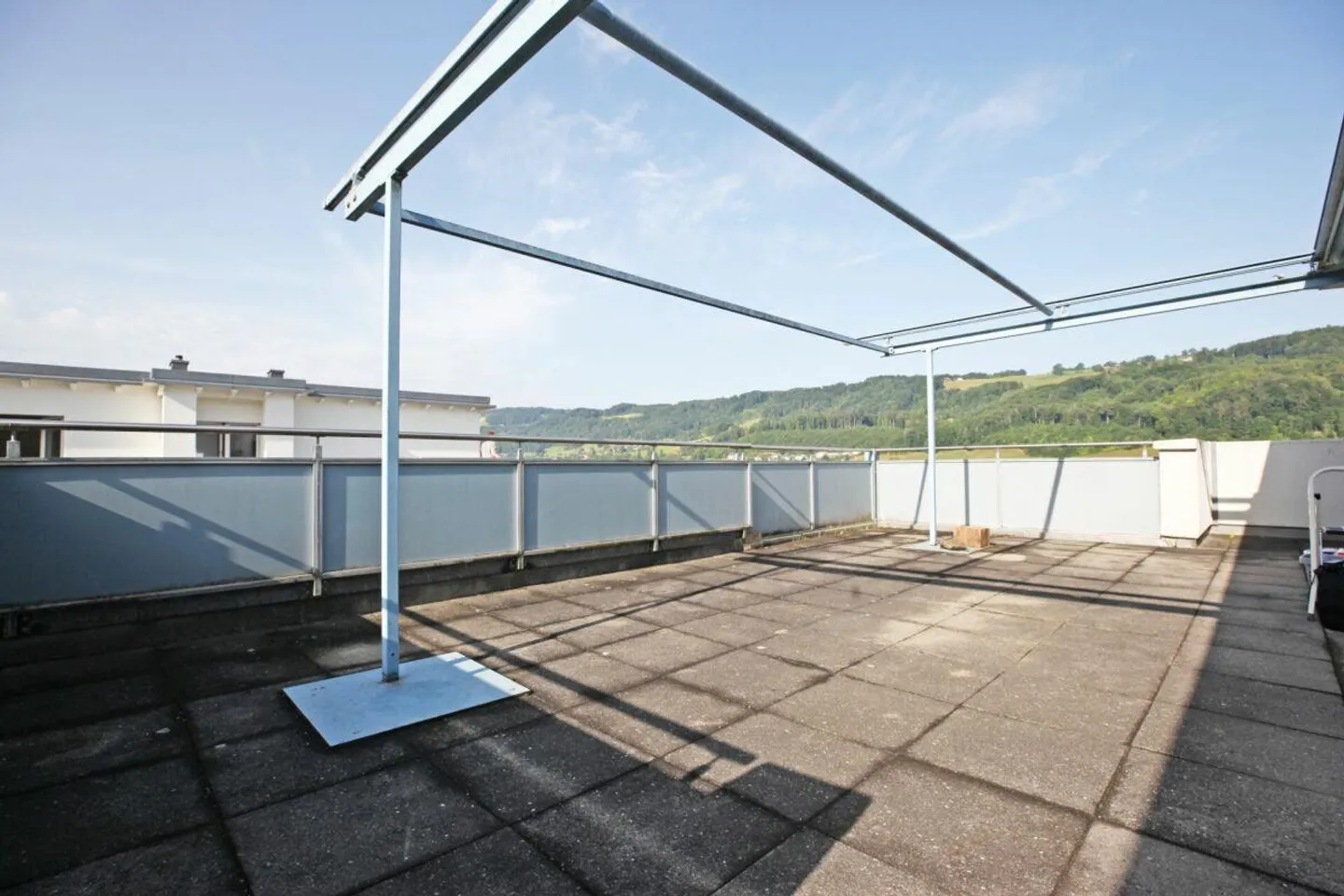 Appartement en attique 5.5 pièces avec grande terrasse et vue sur les montagnes - Photo 13 sur 13