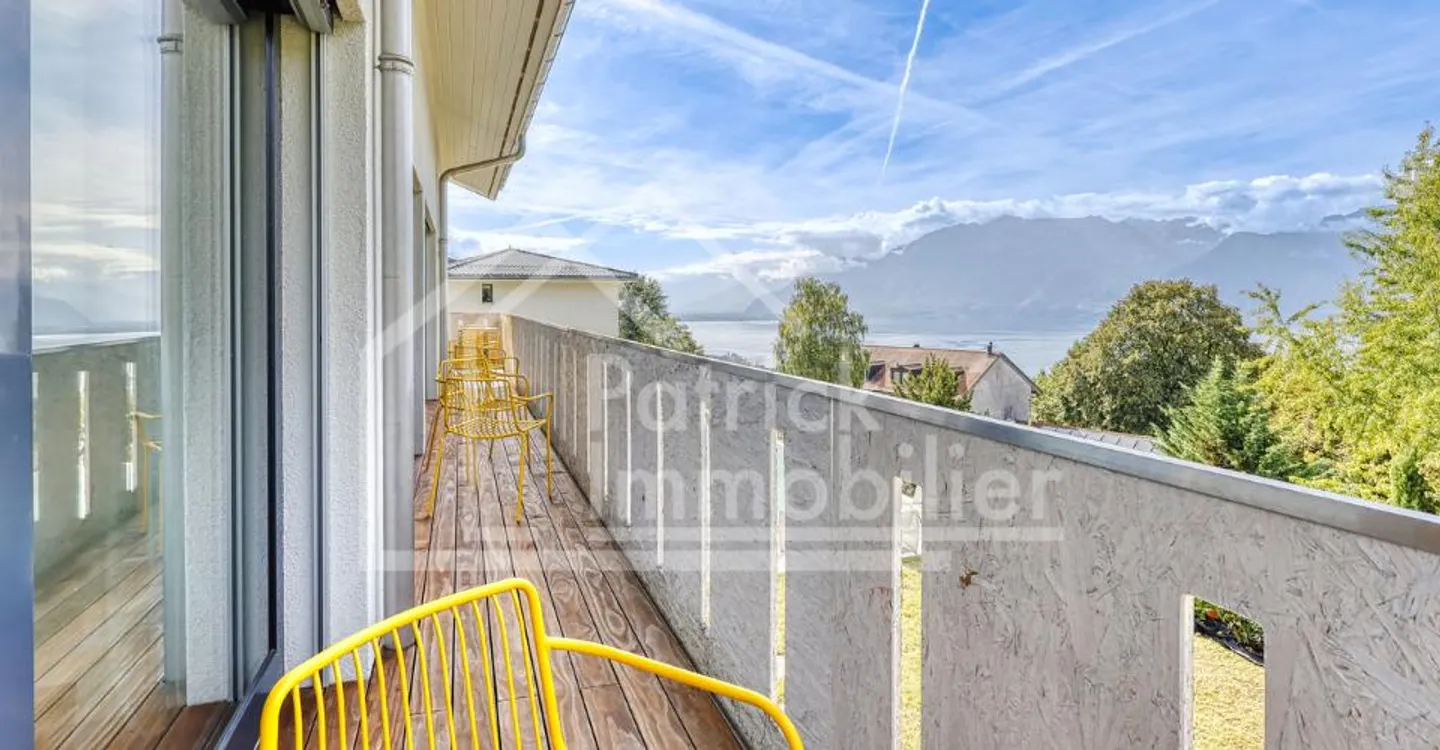 Exceptional contemporary property with panoramic lake view - Photo 10 of 13