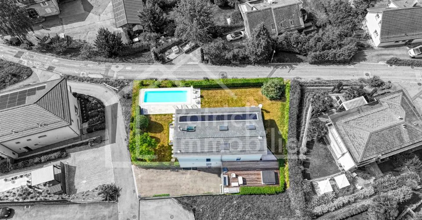 Exceptional contemporary property with panoramic lake view - Photo 12 of 13