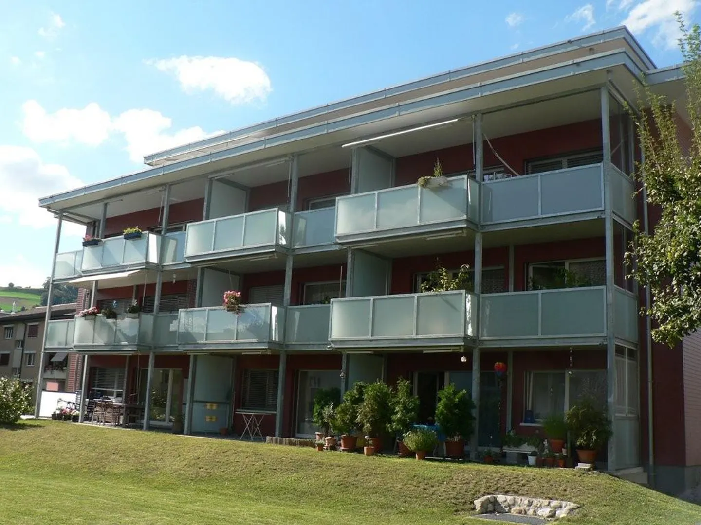 Rent a 2 rooms apartment in Münsingen - Photo 1 of 8