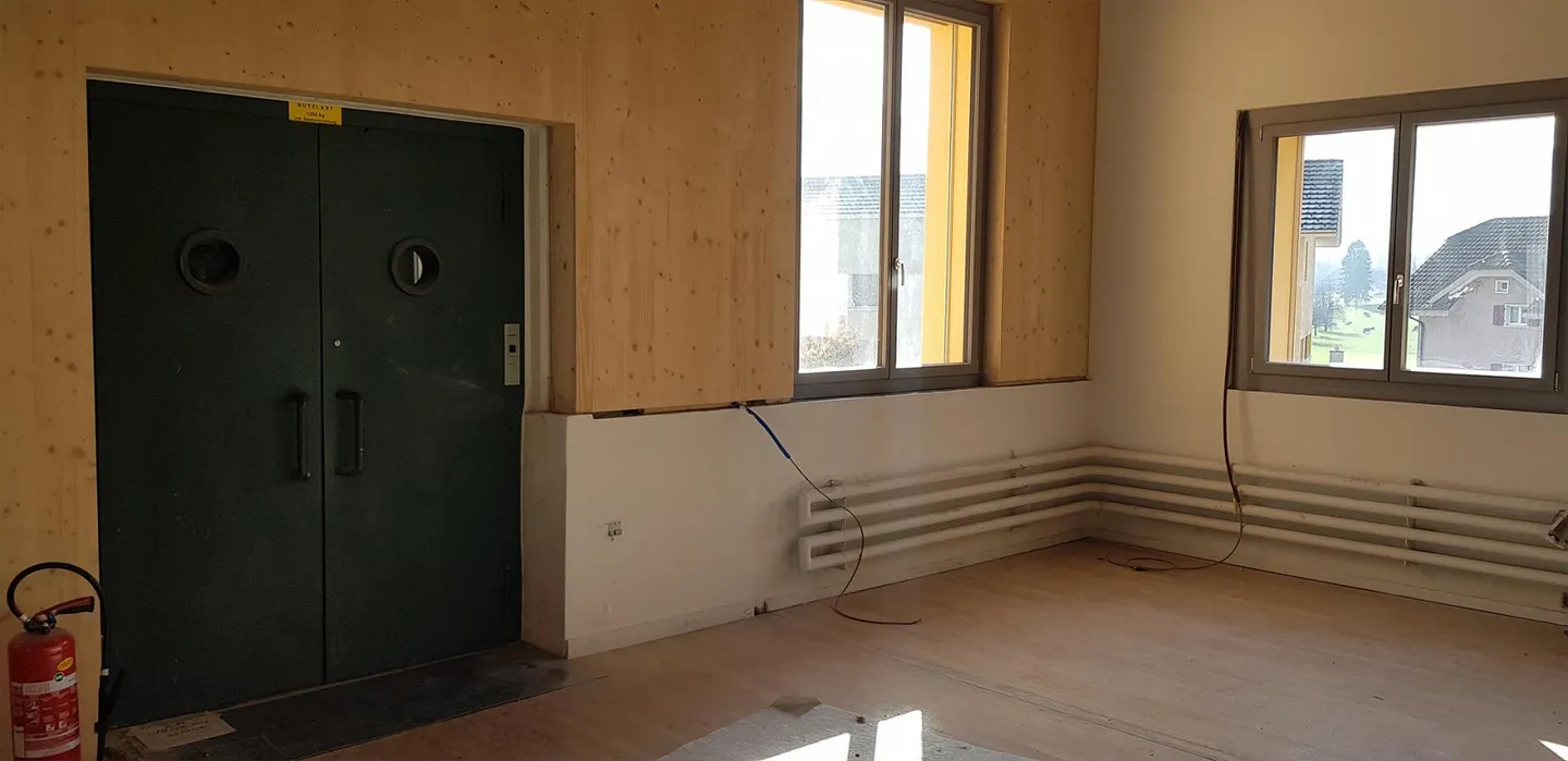 Spacious Loft Office and Commercial Property for Rent - Photo 5 of 6