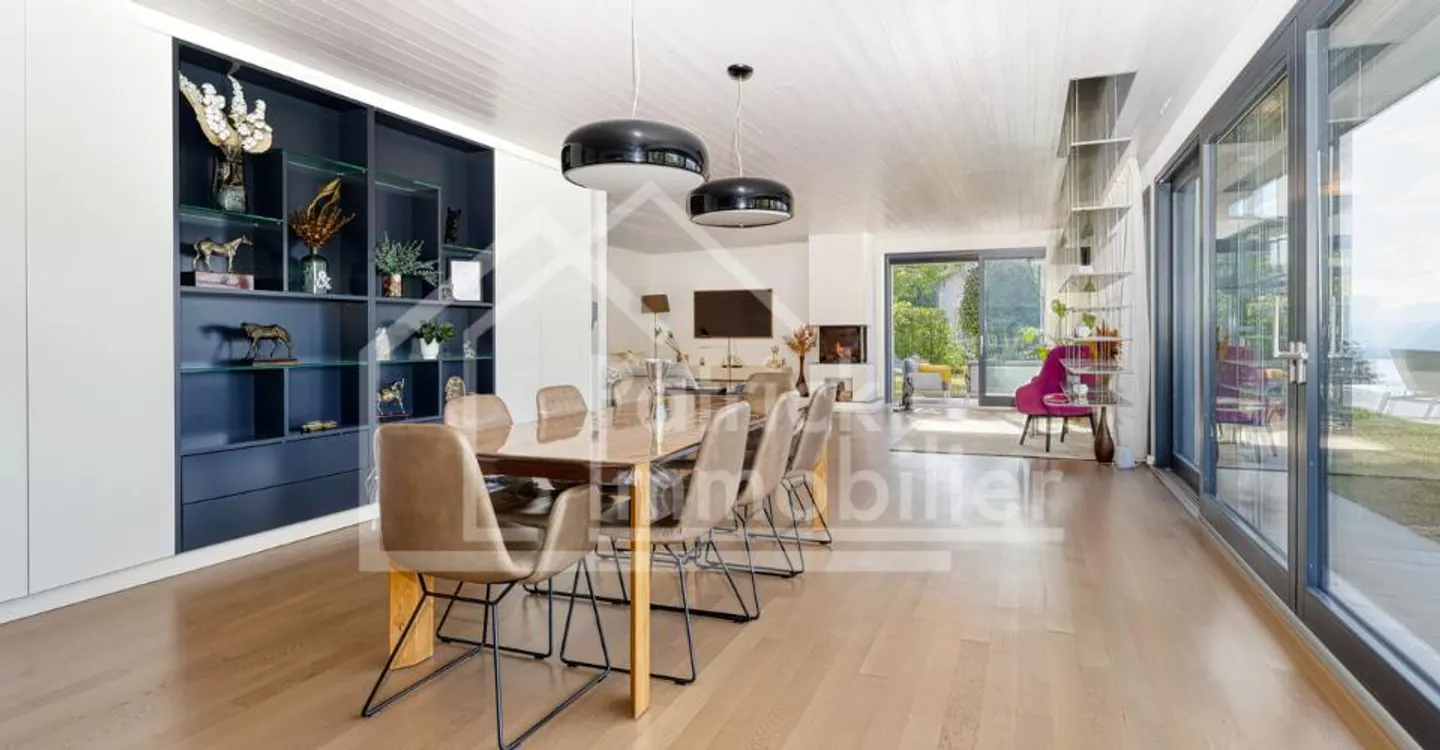 Exceptional contemporary property with panoramic lake view - Photo 3 of 13