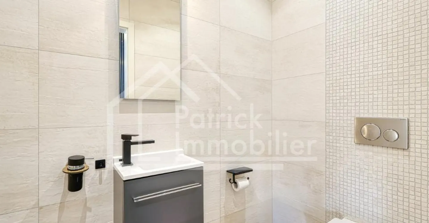 Exceptional contemporary property with panoramic lake view - Photo 7 of 13