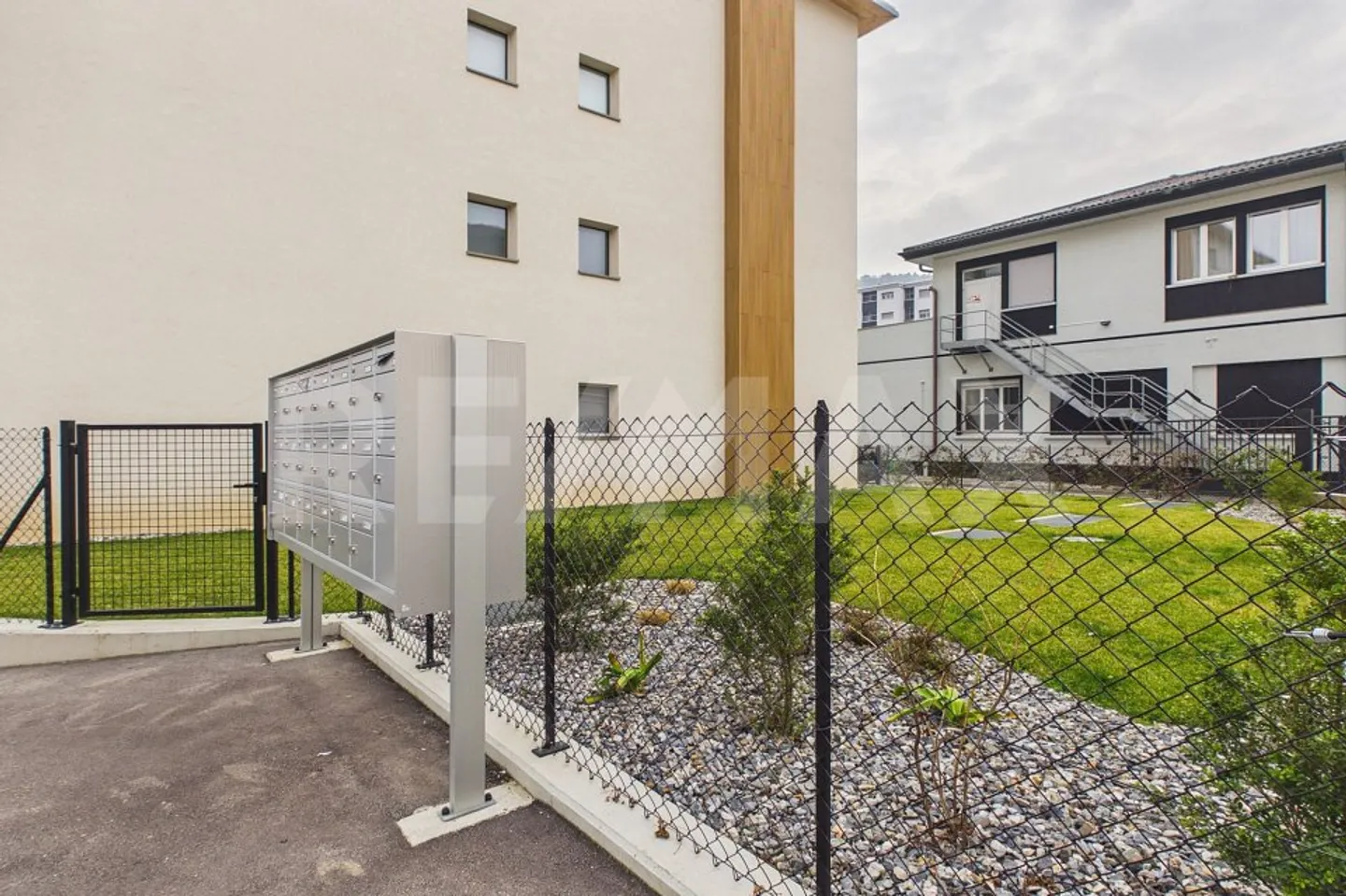 Modern Apartment with Private Garden - Photo 12 of 13