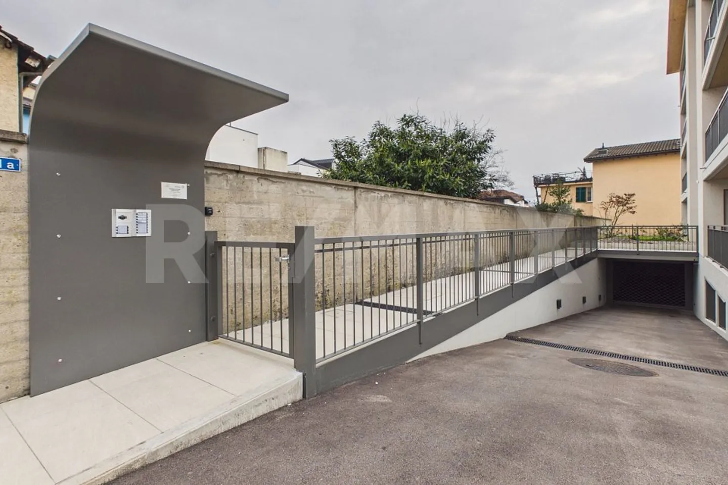 Modern Apartment with Private Garden - Photo 13 of 13