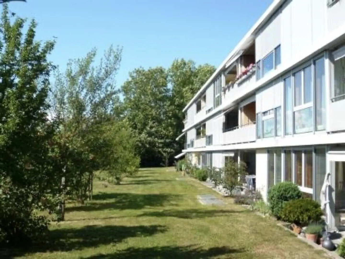 In einem ruhigen und familienfreundlichen Viertel gelegen - Foto 3 von 3