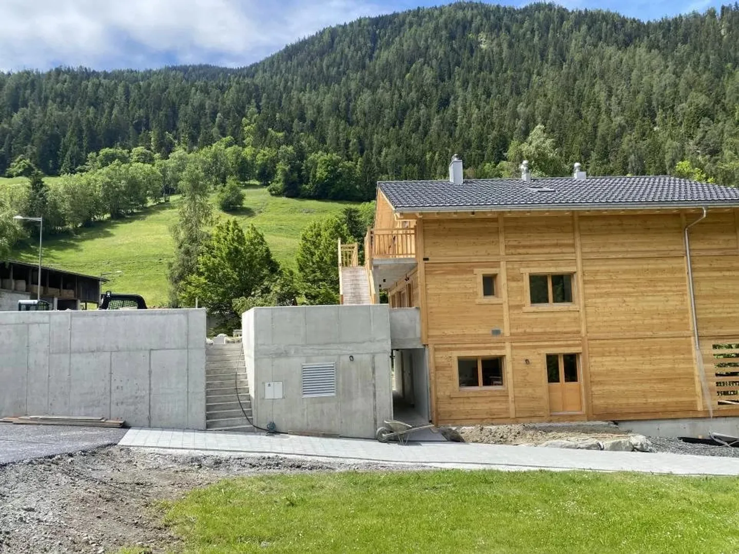 Großzügige Familienwohnung, völlig neu! - Foto 6 von 8
