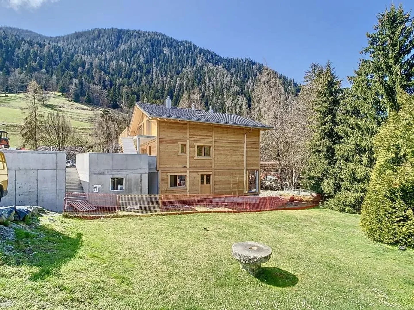 Großzügige Familienwohnung, völlig neu! - Foto 2 von 8