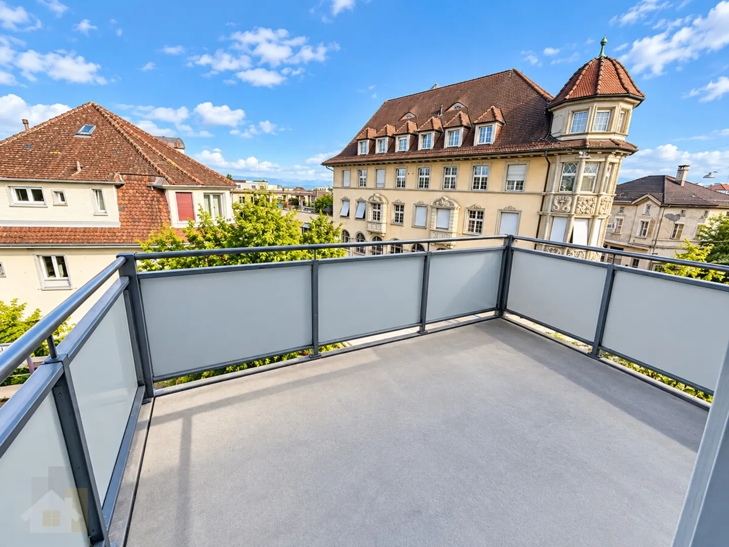 Appartamento 4 locali a prezzi accessibili di 90 m2 con balcone e posto auto esterno a - Foto 2 di 10