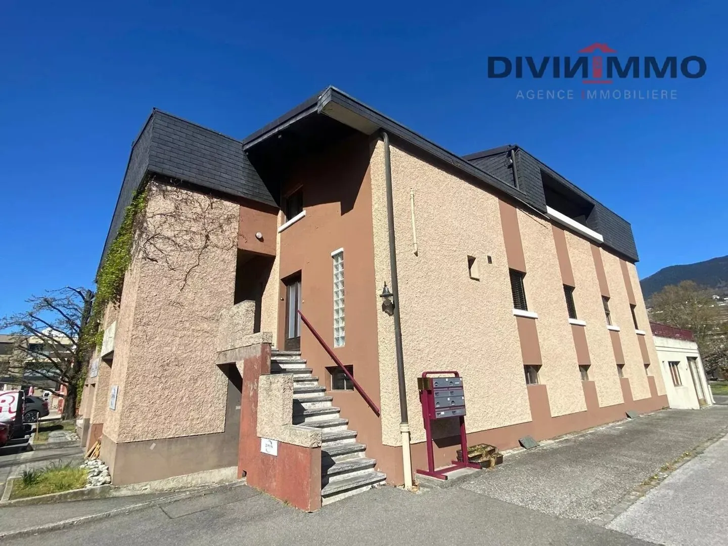 Spacious Duplex with Terrace - Photo 1 of 13