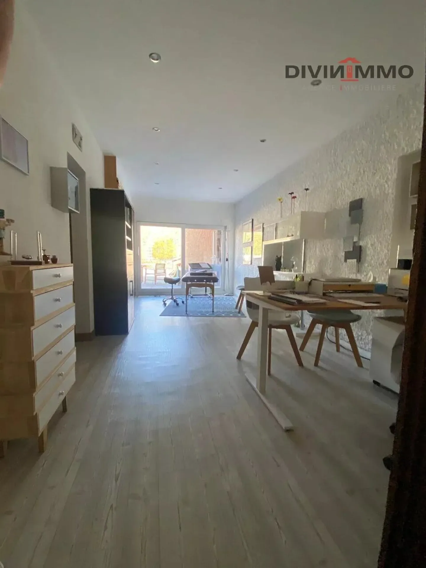 Spacious Duplex with Terrace - Photo 2 of 13