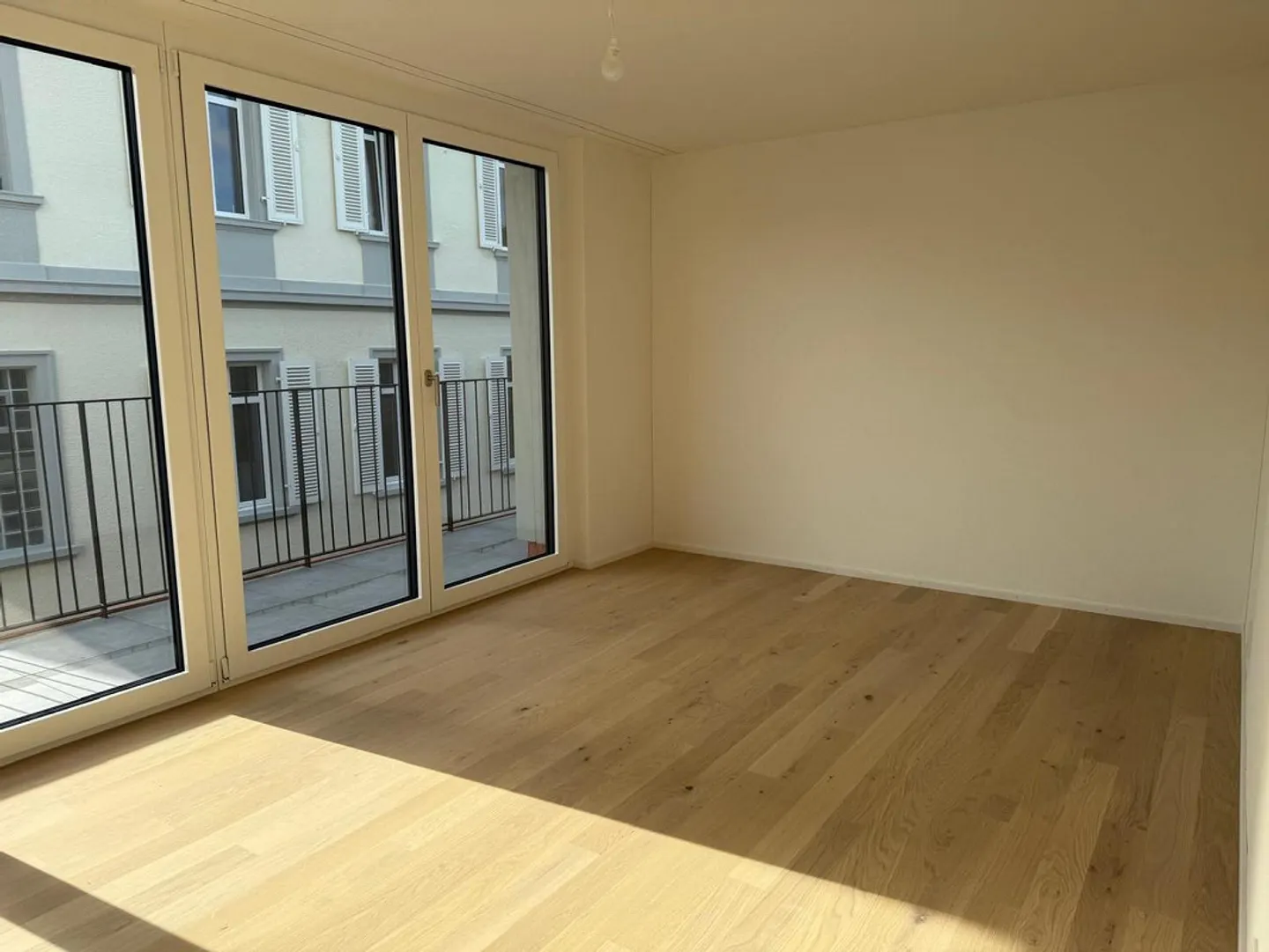 Neubau-Reihenhaus mit moderner 3.5-Zimmer-Maisonette-Wohnung! - Photo 6 sur 8