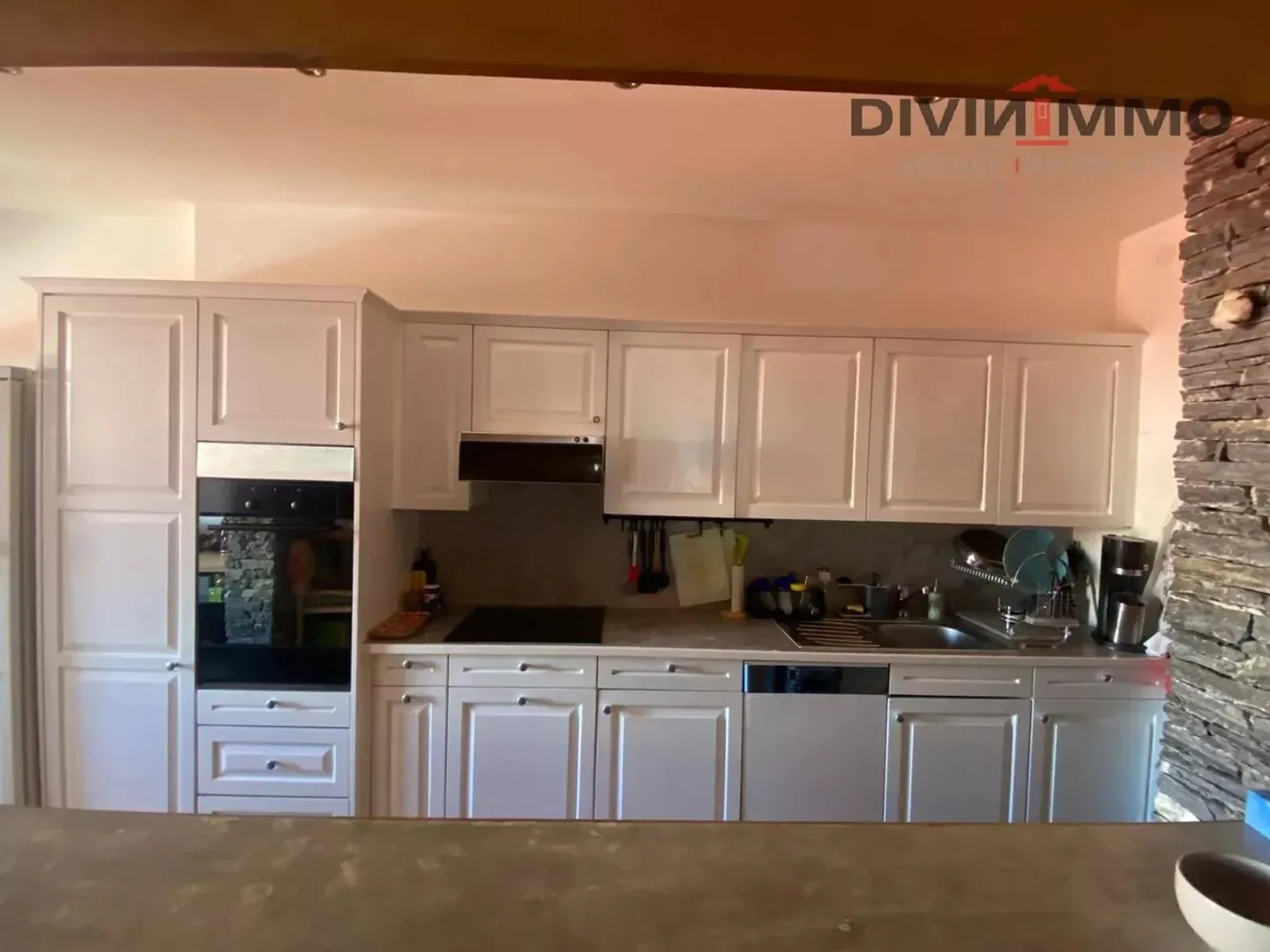 Spacious Duplex with Terrace - Photo 4 of 13