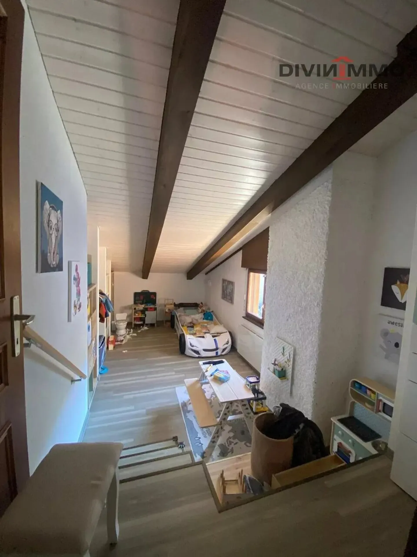 Spacious Duplex with Terrace - Photo 9 of 13