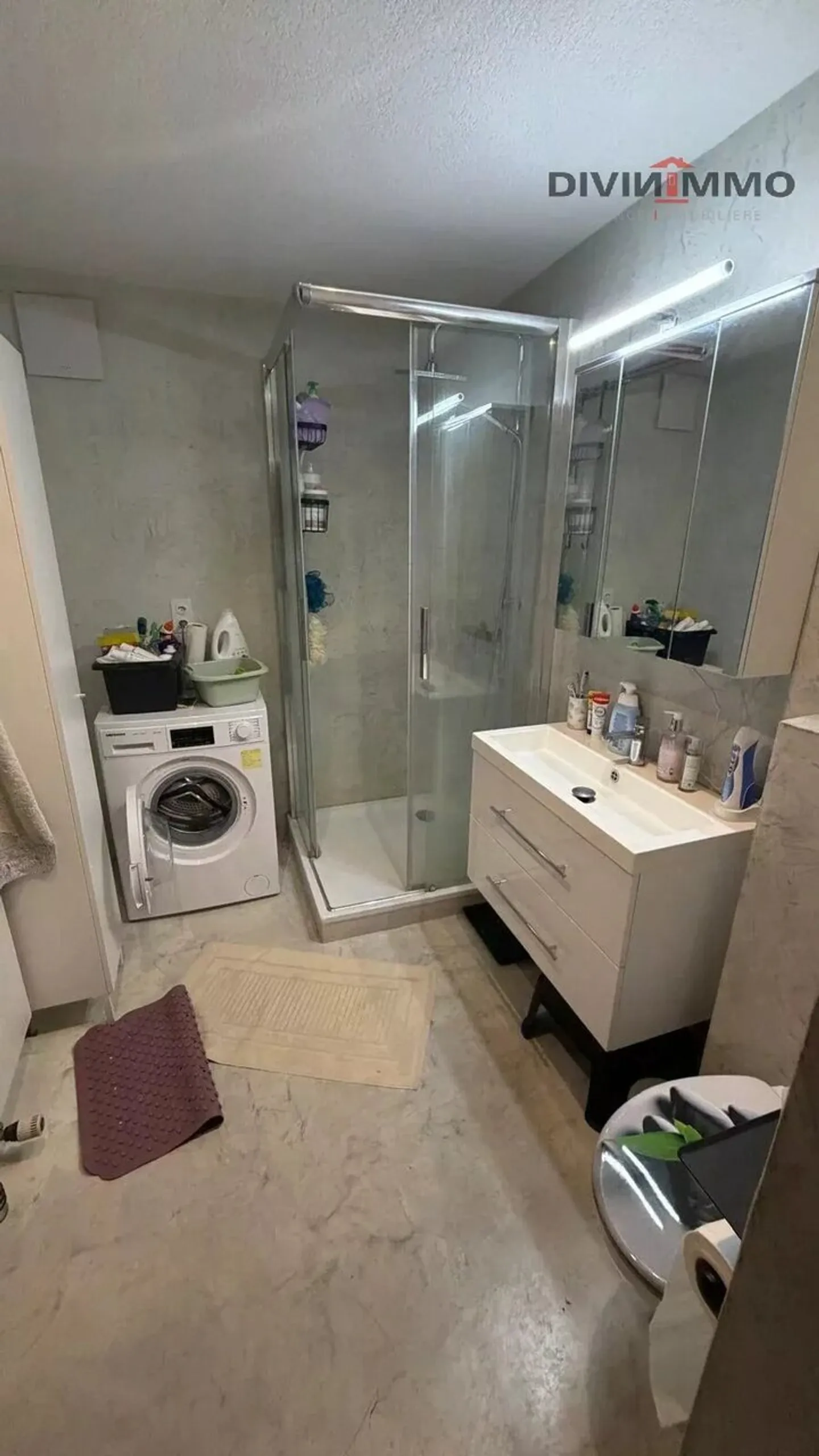 Spacious Duplex with Terrace - Photo 10 of 13