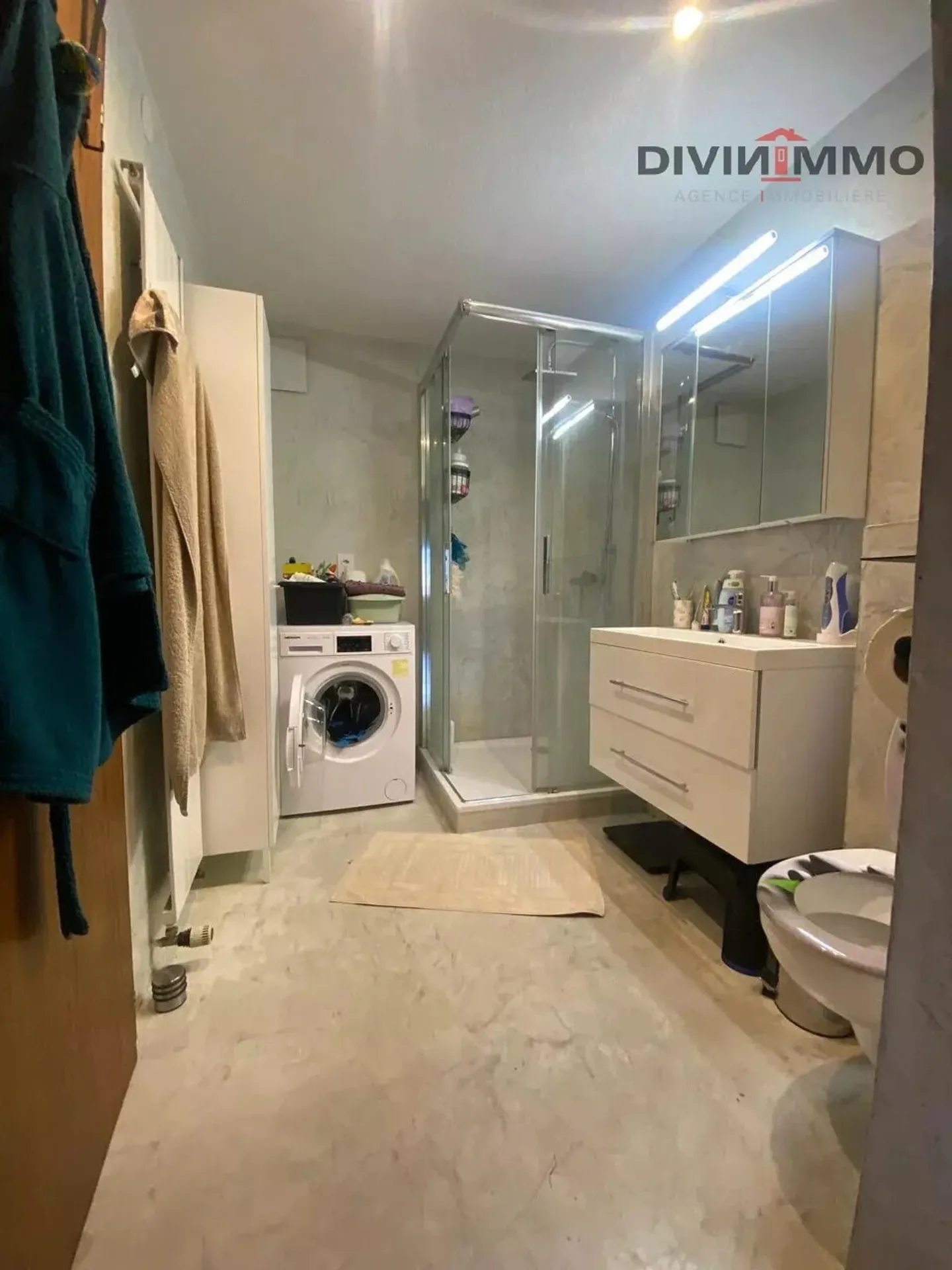 Spacious Duplex with Terrace - Photo 7 of 13