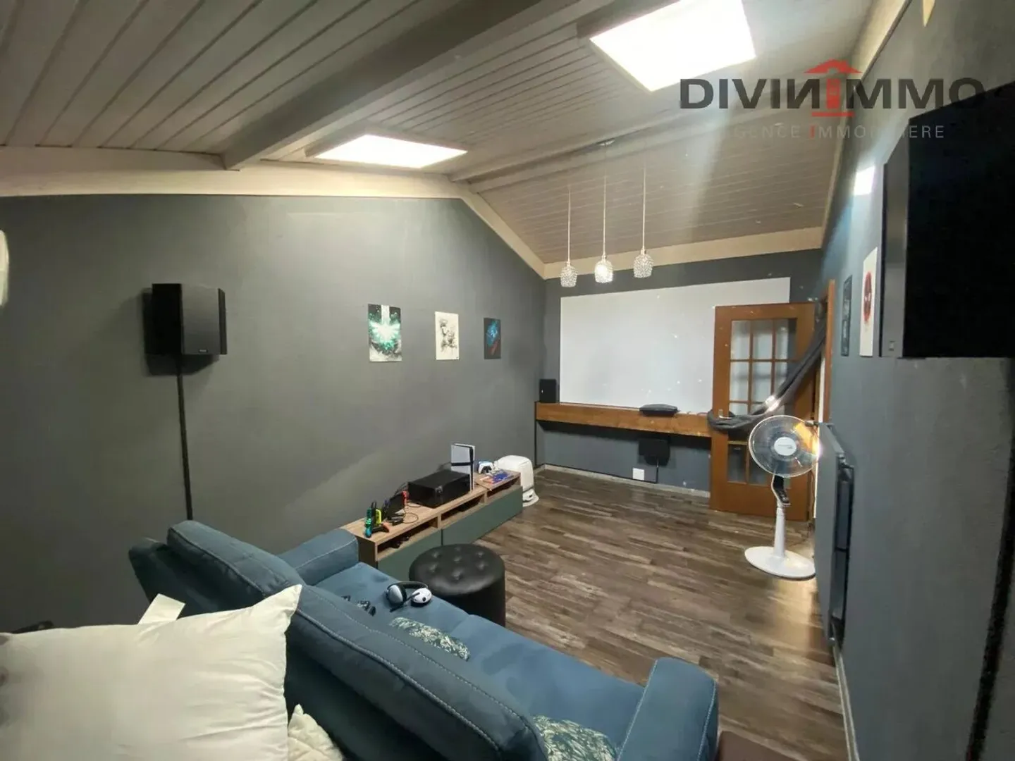 Spacious Duplex with Terrace - Photo 11 of 13