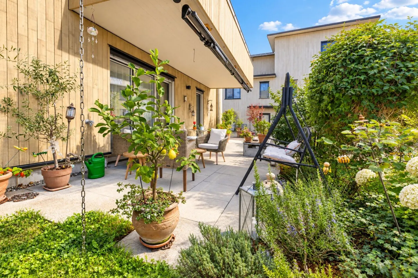Appartement de jardin de 4,5 pièces de haute qualité dans un quartier familial calme sans circulation de transit - Photo 19 sur 27