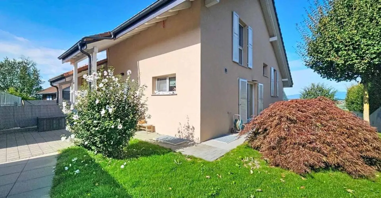 Charming 4.5-room villa in the heart of a green setting - Photo 2 of 13