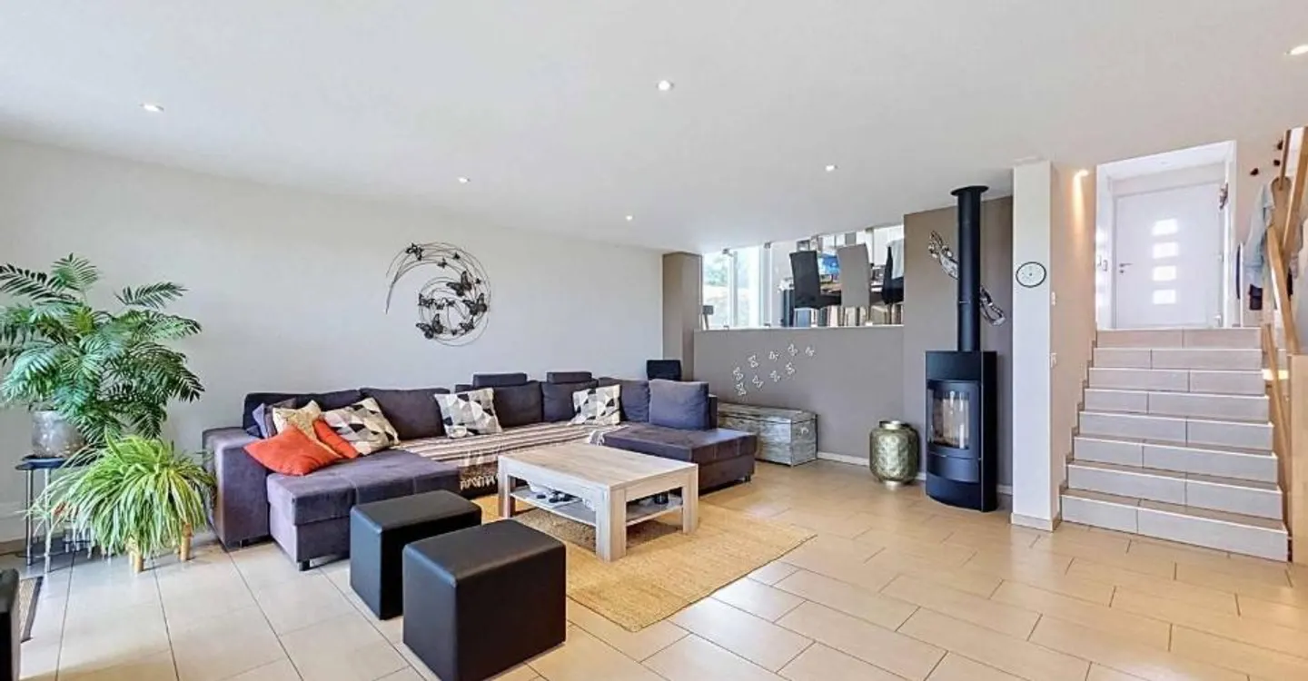 Charming 4.5-room villa in the heart of a green setting - Photo 3 of 13