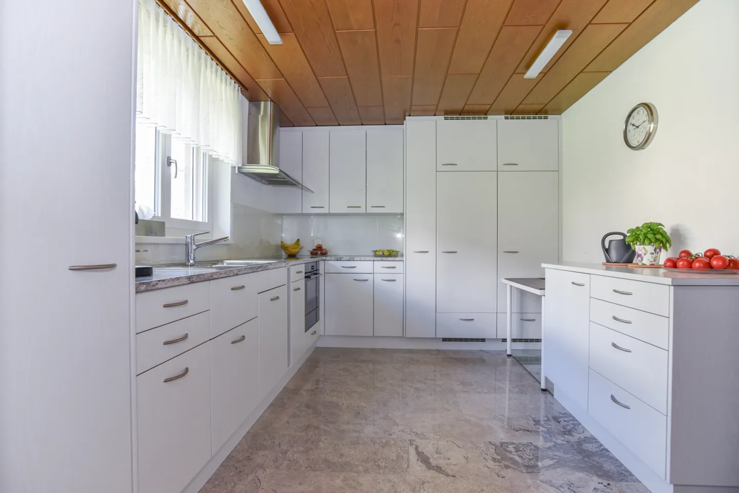 Casa unifamiliare indipendente e pronta per essere abitata con grande giardino in una buona posizione - Foto 6 di 17