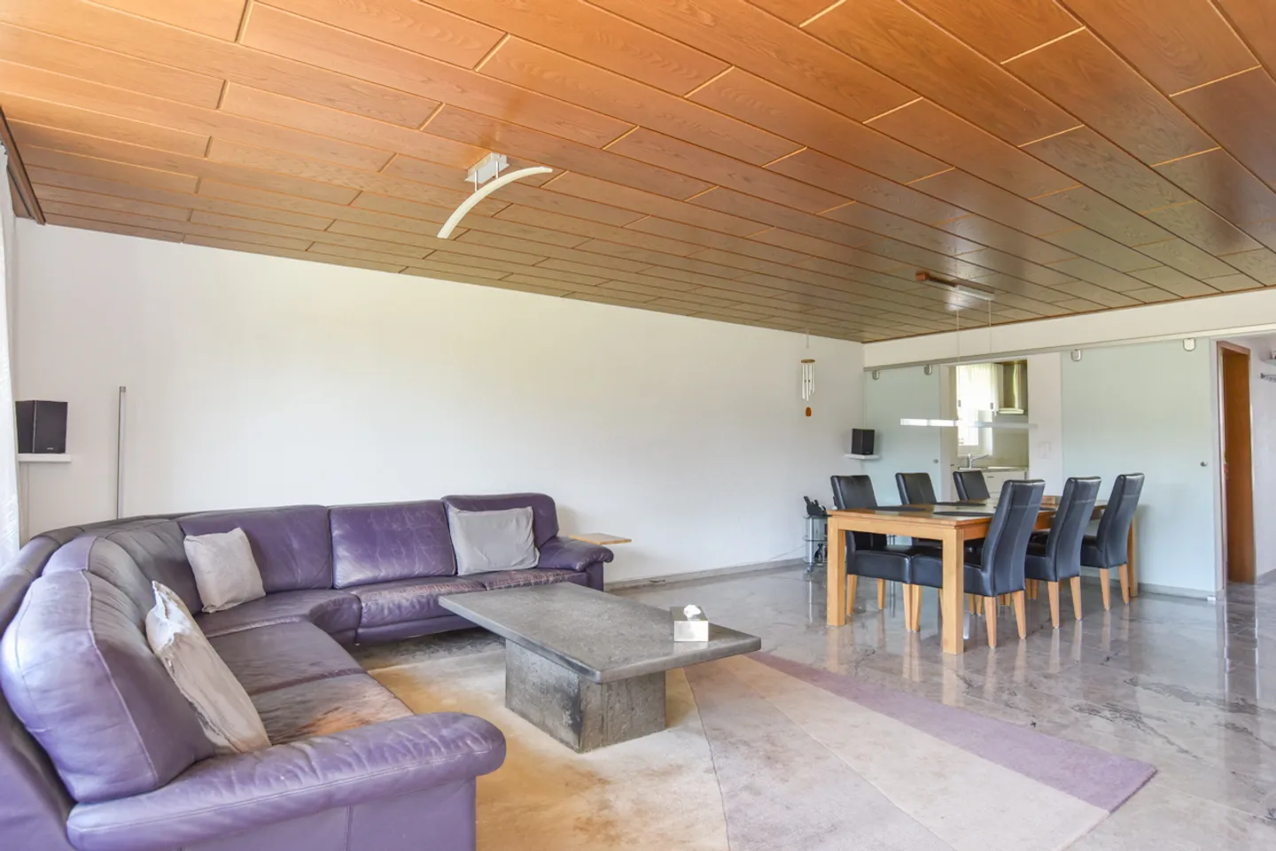 Casa unifamiliare indipendente e pronta per essere abitata con grande giardino in una buona posizione - Foto 4 di 17